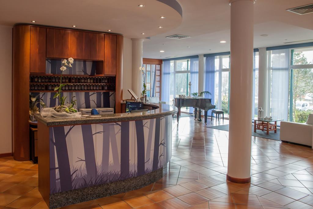 Roero Park Hotel Sommariva Perno Zewnętrze zdjęcie
