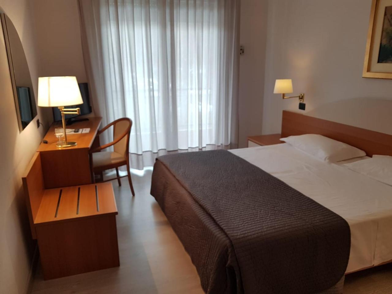 Roero Park Hotel Sommariva Perno Zewnętrze zdjęcie